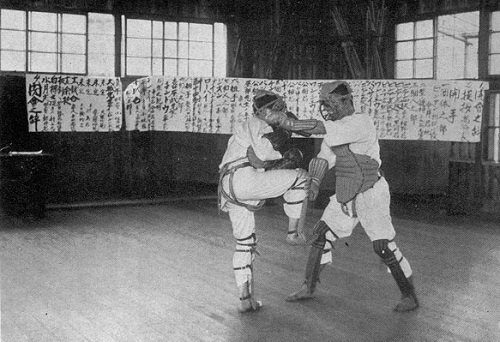 空手練習応用編 強くなるための【組手】のコツと上達法: 空手の組手・形が上達するコツと練習法｜自宅で空手上達ナビ